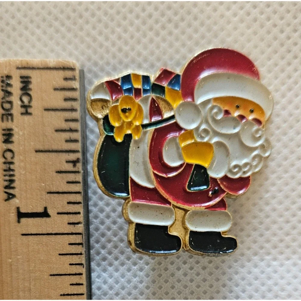 Vintage‎ Christmas Santa Gold Tone Red White Enamel Brooch Pin Super Cute!